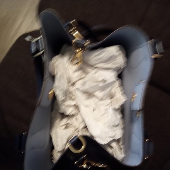 NWT MICHAEL KORS BUCKET BAG W/ LONG STRAP - Picture 3 of 5